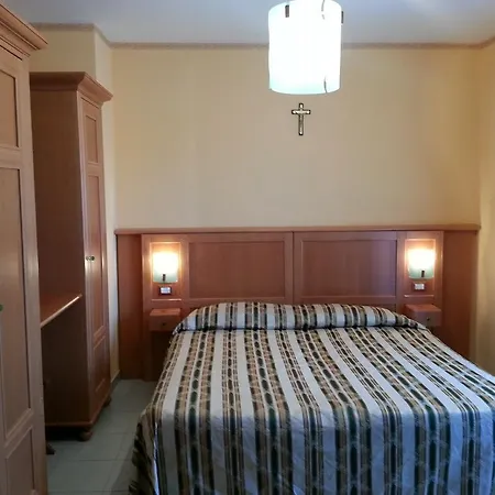 מלון Centro Congressi San Gerardo 3*